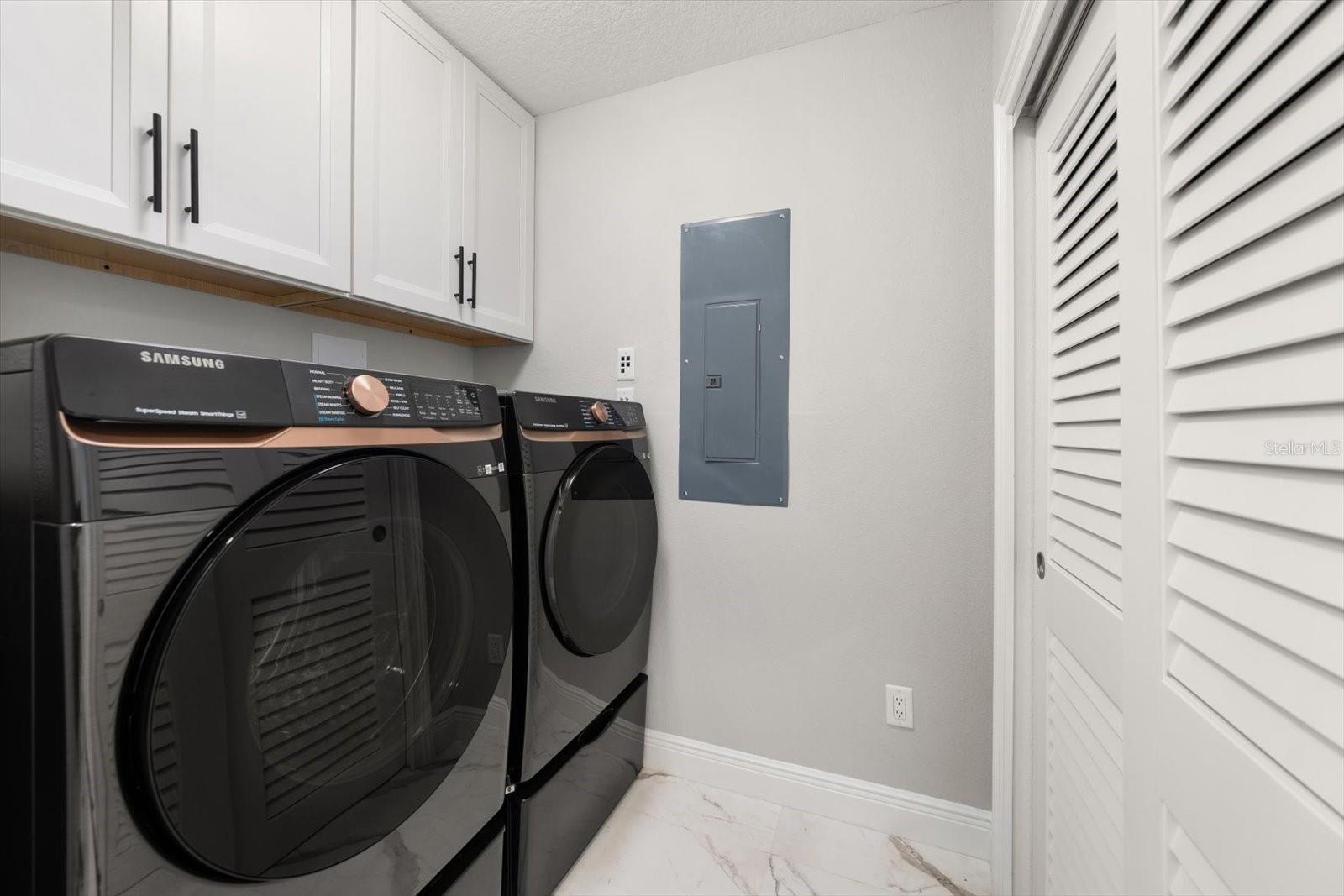 Image 18 of 36 For 211 Dolphin Point 203