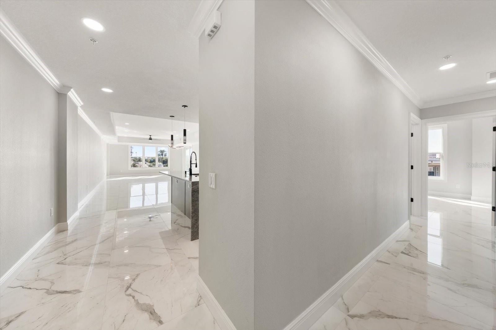 Image 19 of 36 For 211 Dolphin Point 203