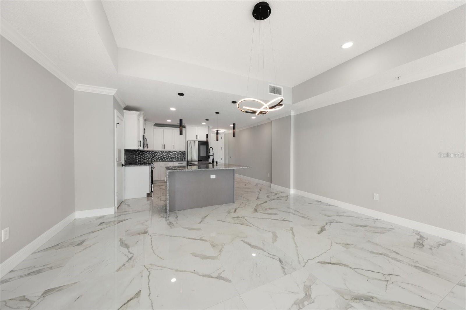 Image 20 of 36 For 211 Dolphin Point 203