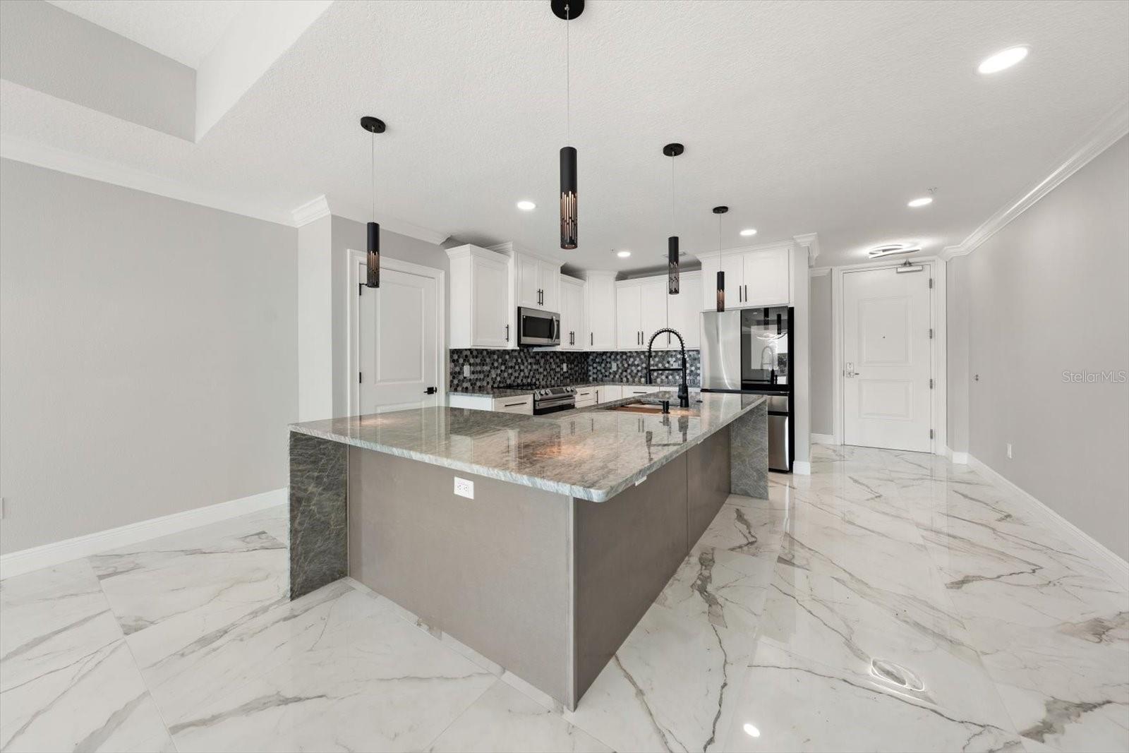 Image 6 of 36 For 211 Dolphin Point 203