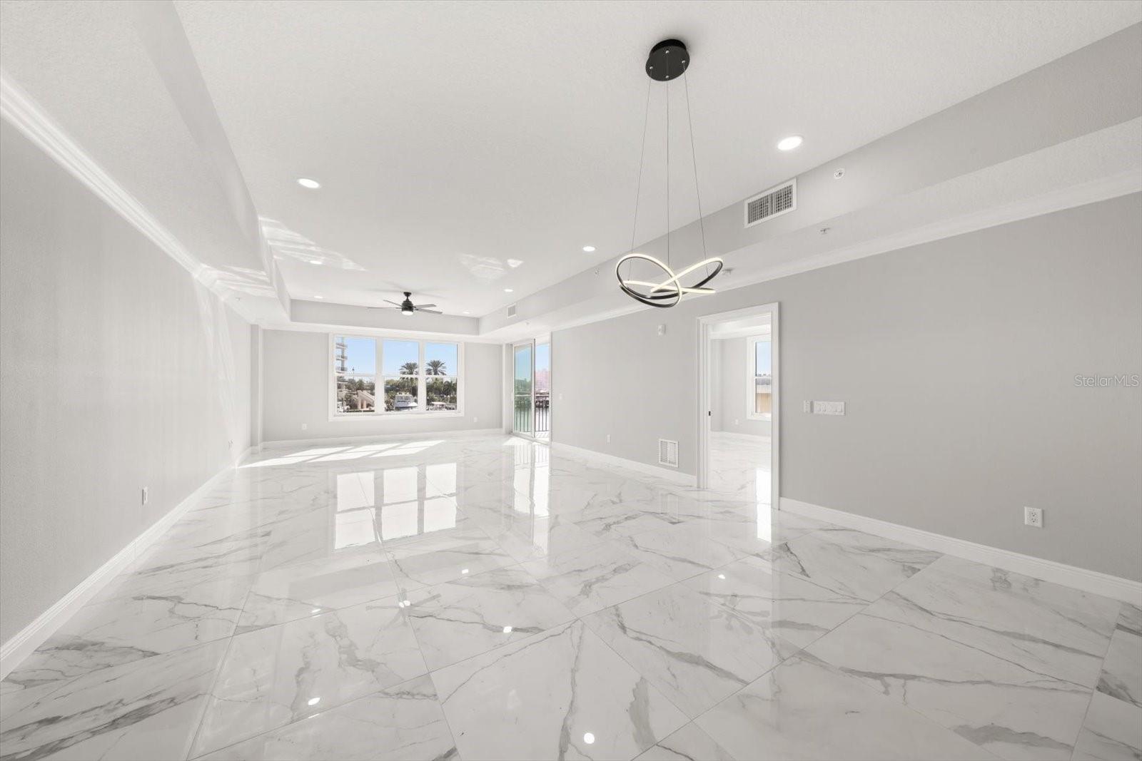 Image 9 of 36 For 211 Dolphin Point 203