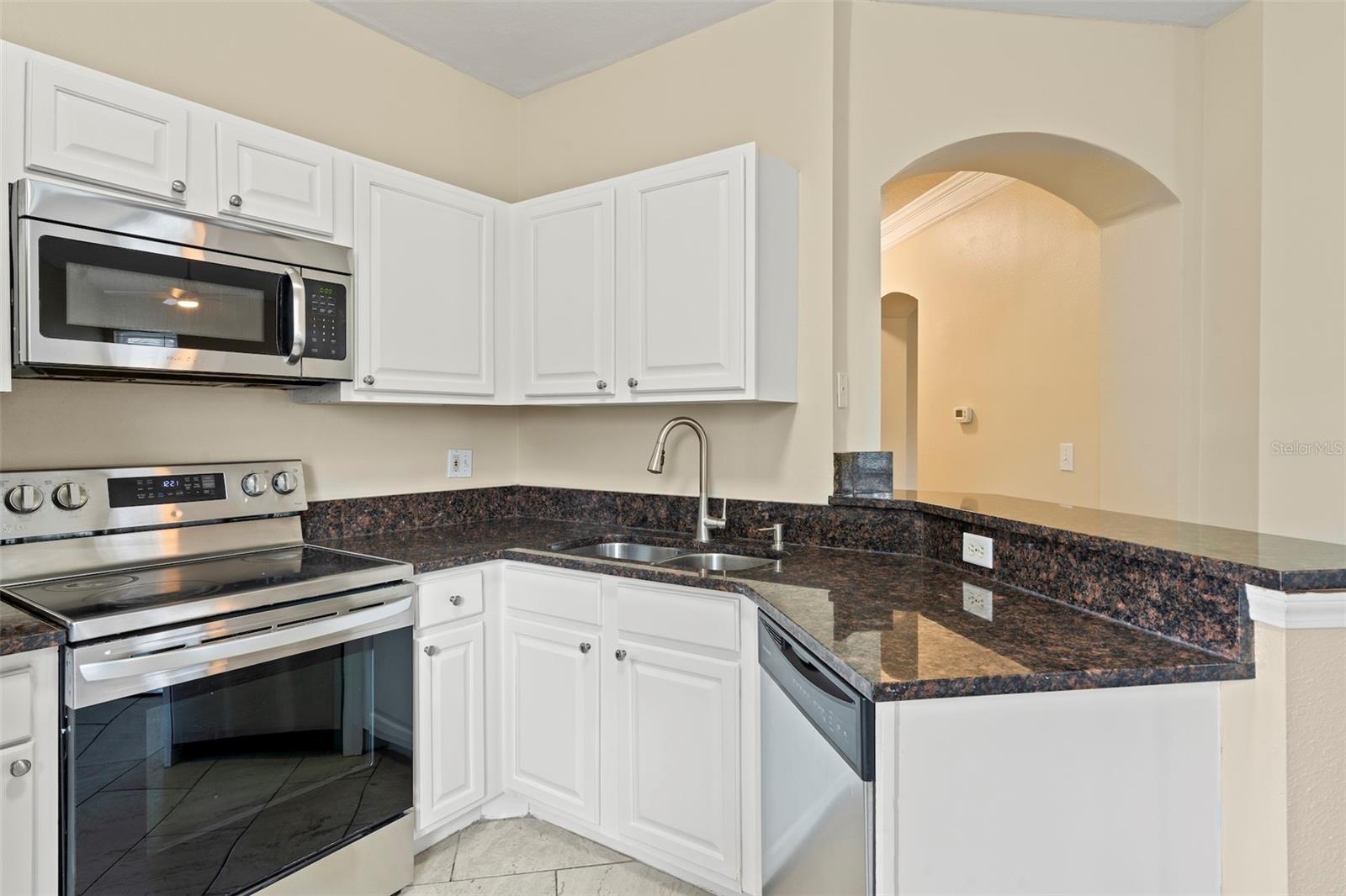 Image 4 of 14 For 10416 Villa View Circle 10416