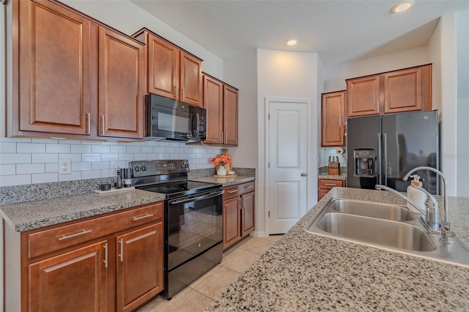 Image 16 of 43 For 14146 Covert Green