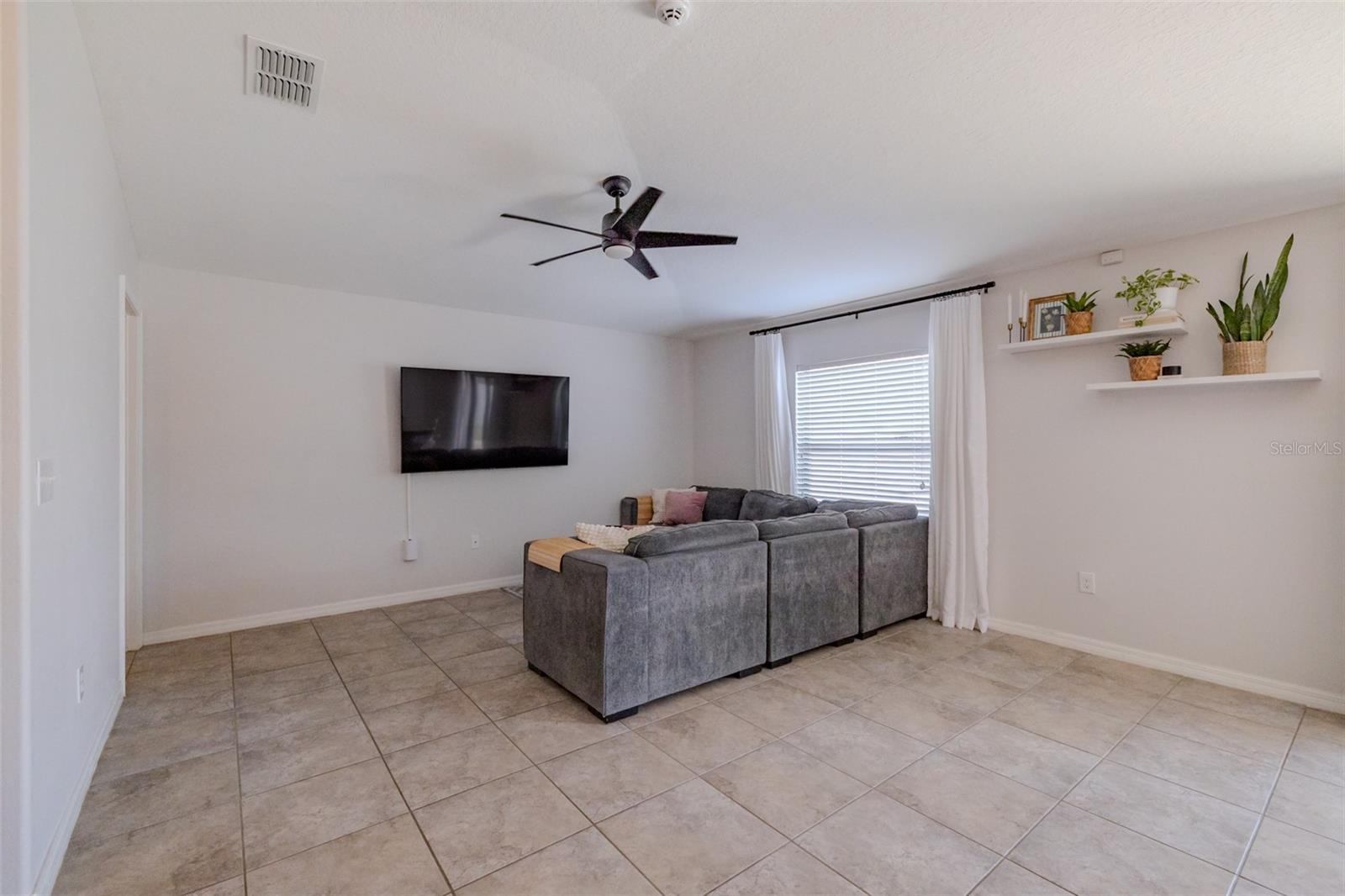 Image 19 of 43 For 14146 Covert Green