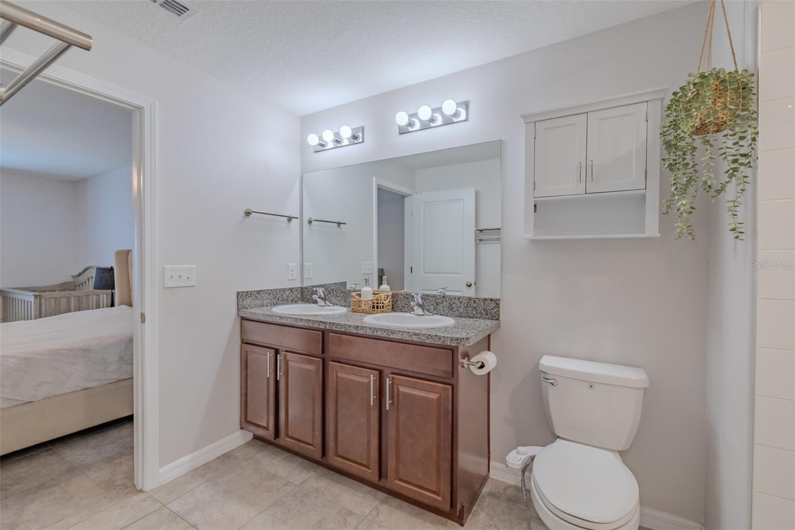 Image 27 of 43 For 14146 Covert Green