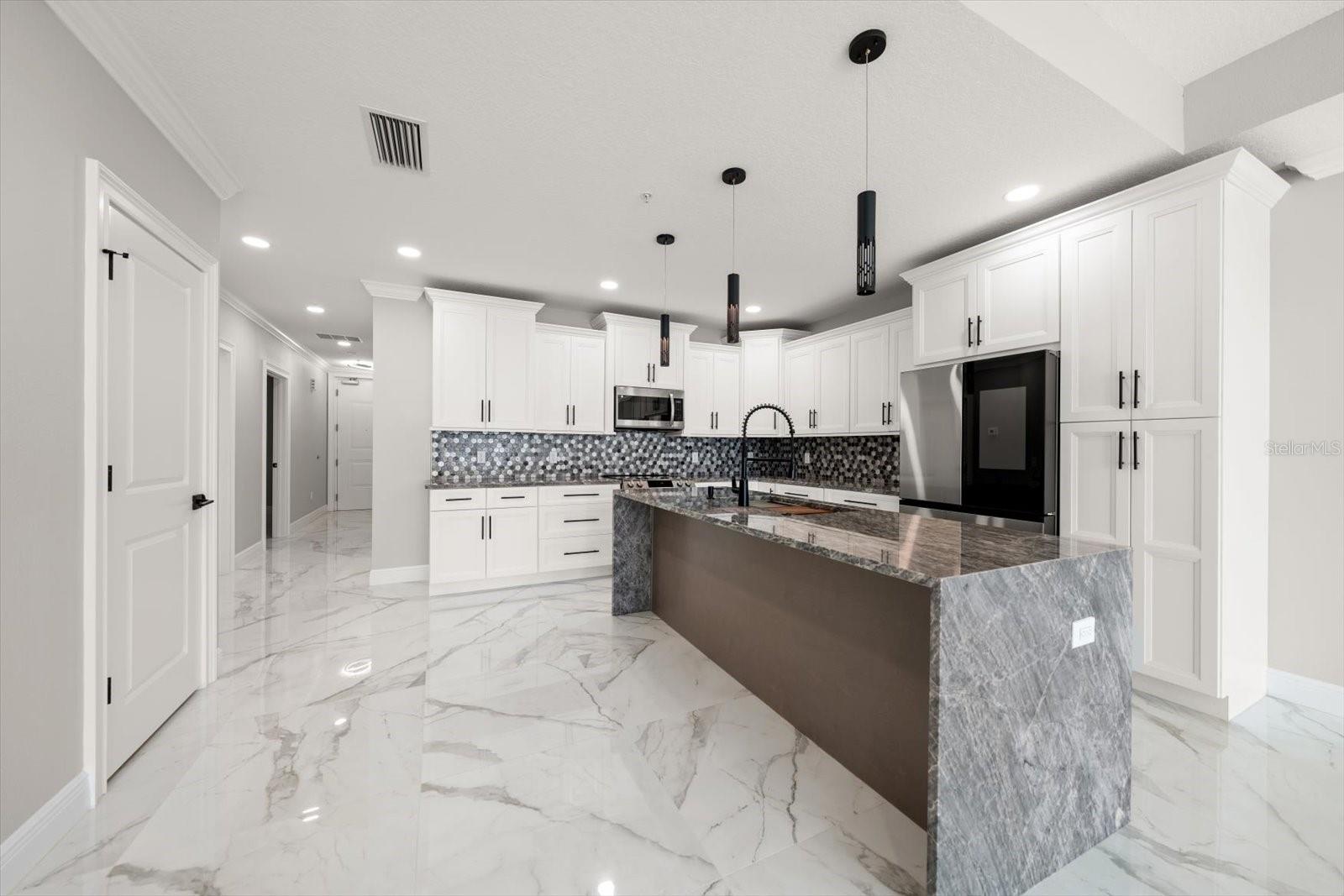 Image 6 of 40 For 211 Dolphin Point 302