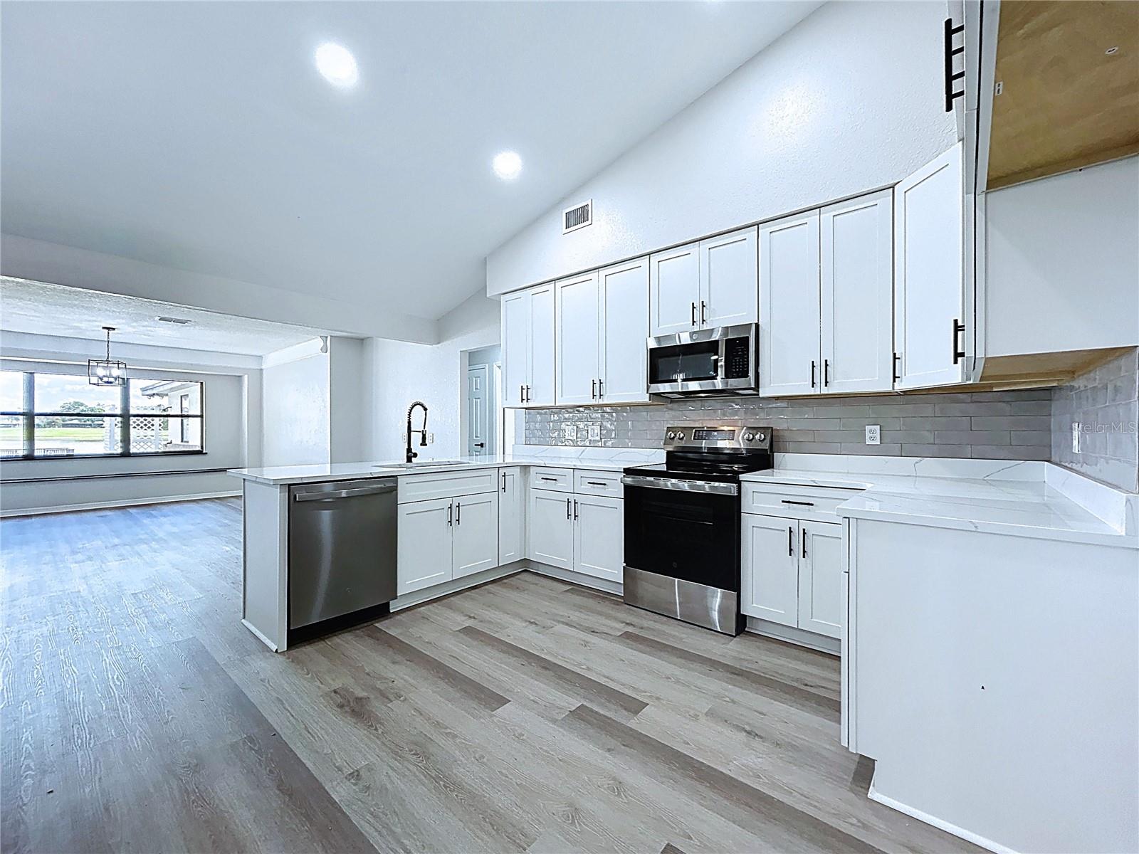 Listing photo id 30 for 2881 Hammock Drive