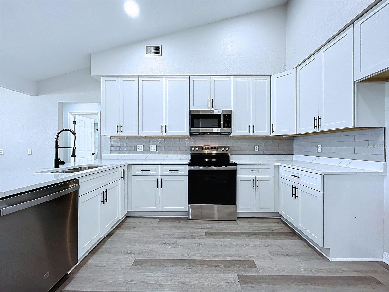 Listing photo id 31 for 2881 Hammock Drive