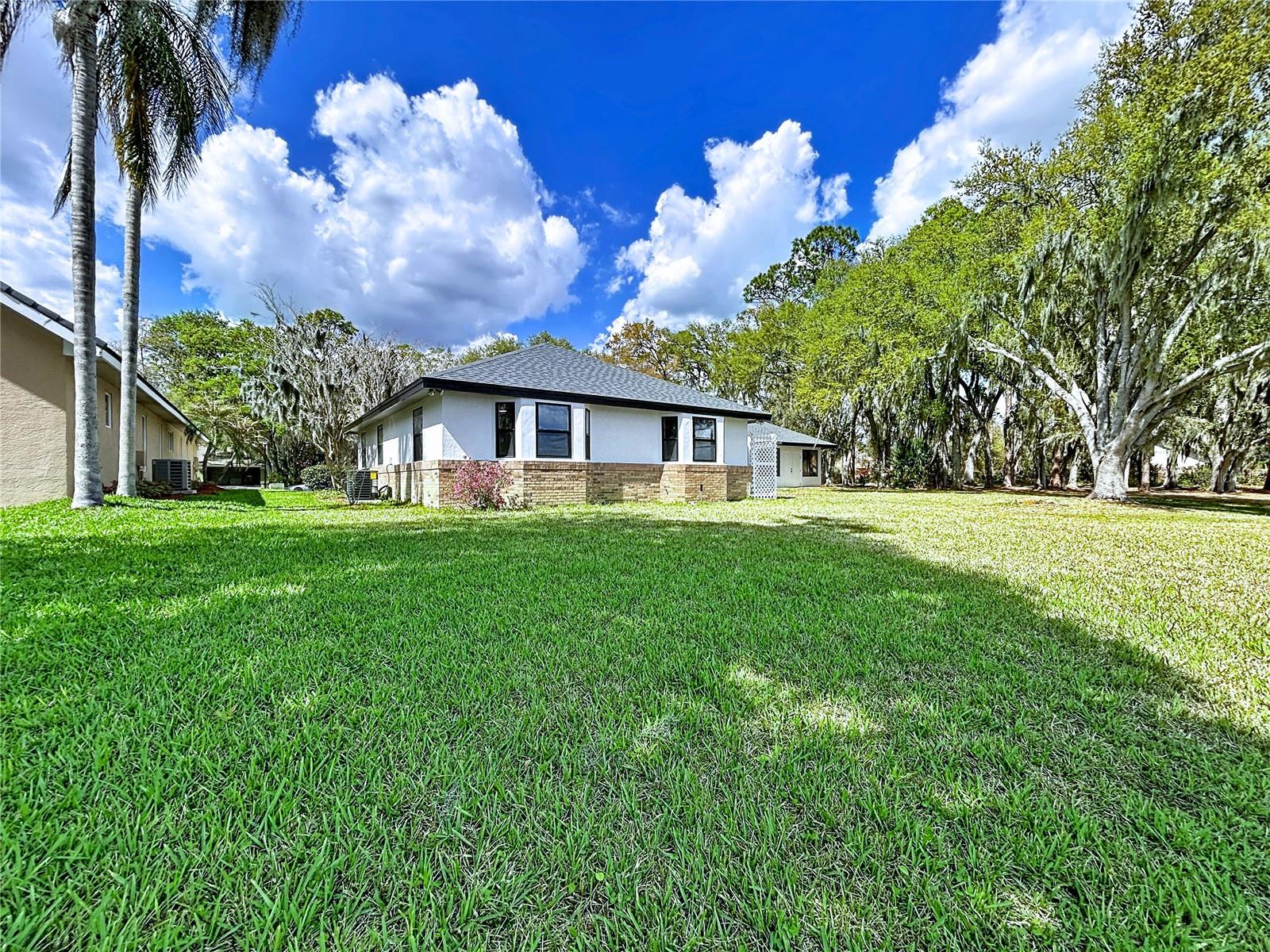 Listing photo id 6 for 2881 Hammock Drive