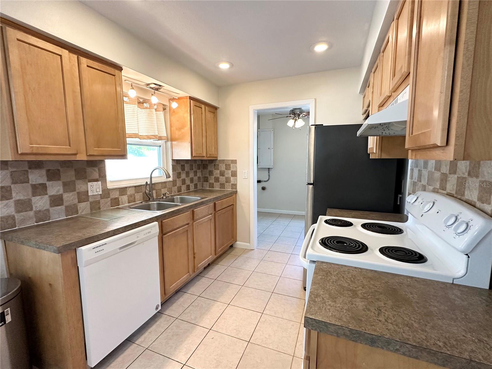 Image 7 of 32 For 5519 17th Avenue N