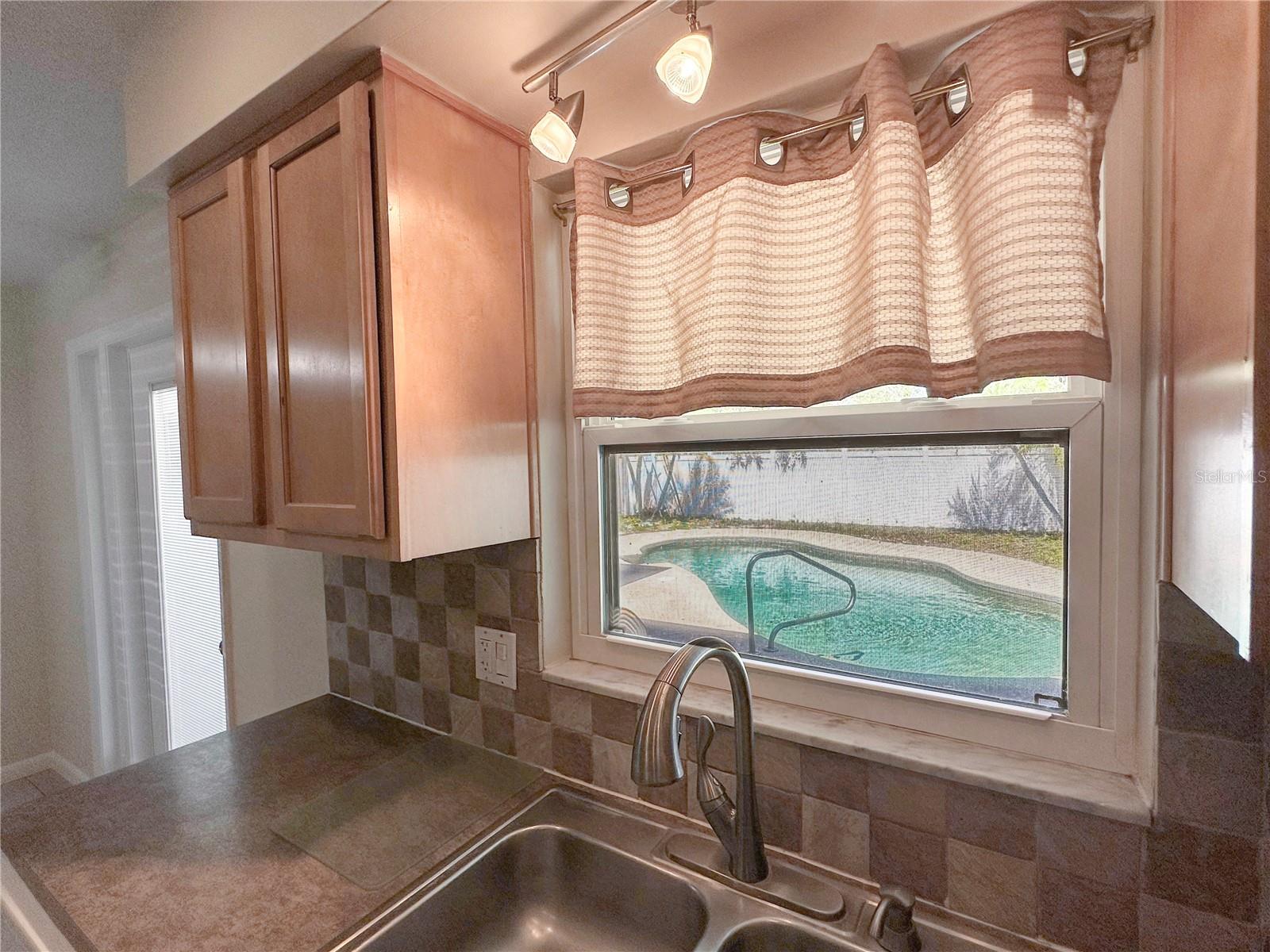 Image 9 of 32 For 5519 17th Avenue N