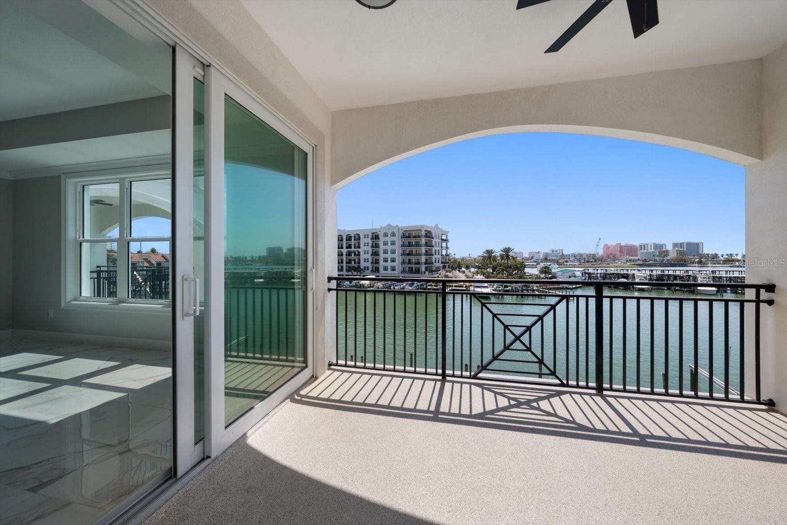 Image 14 of 42 For 211 Dolphin Point 303