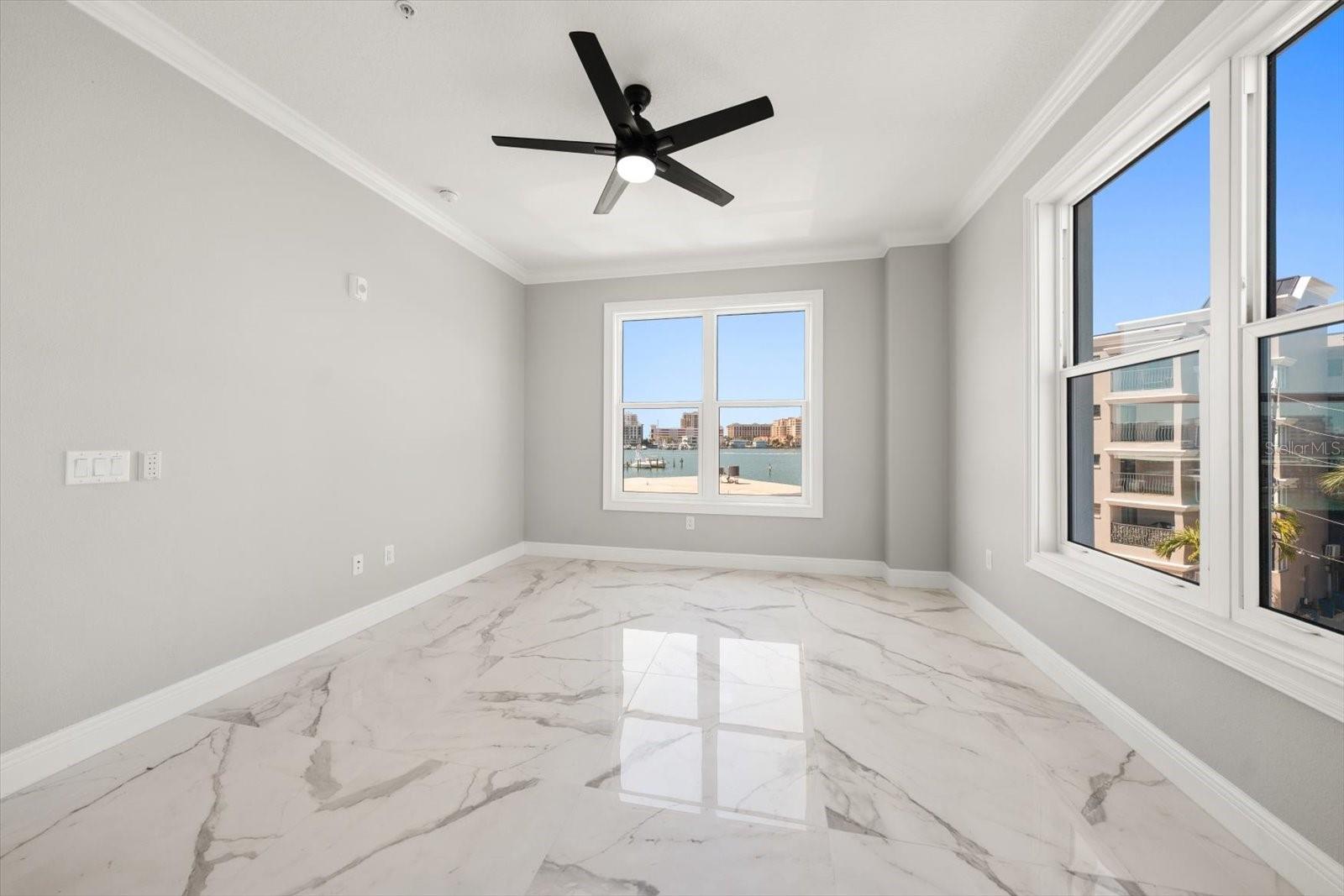 Image 17 of 42 For 211 Dolphin Point 303