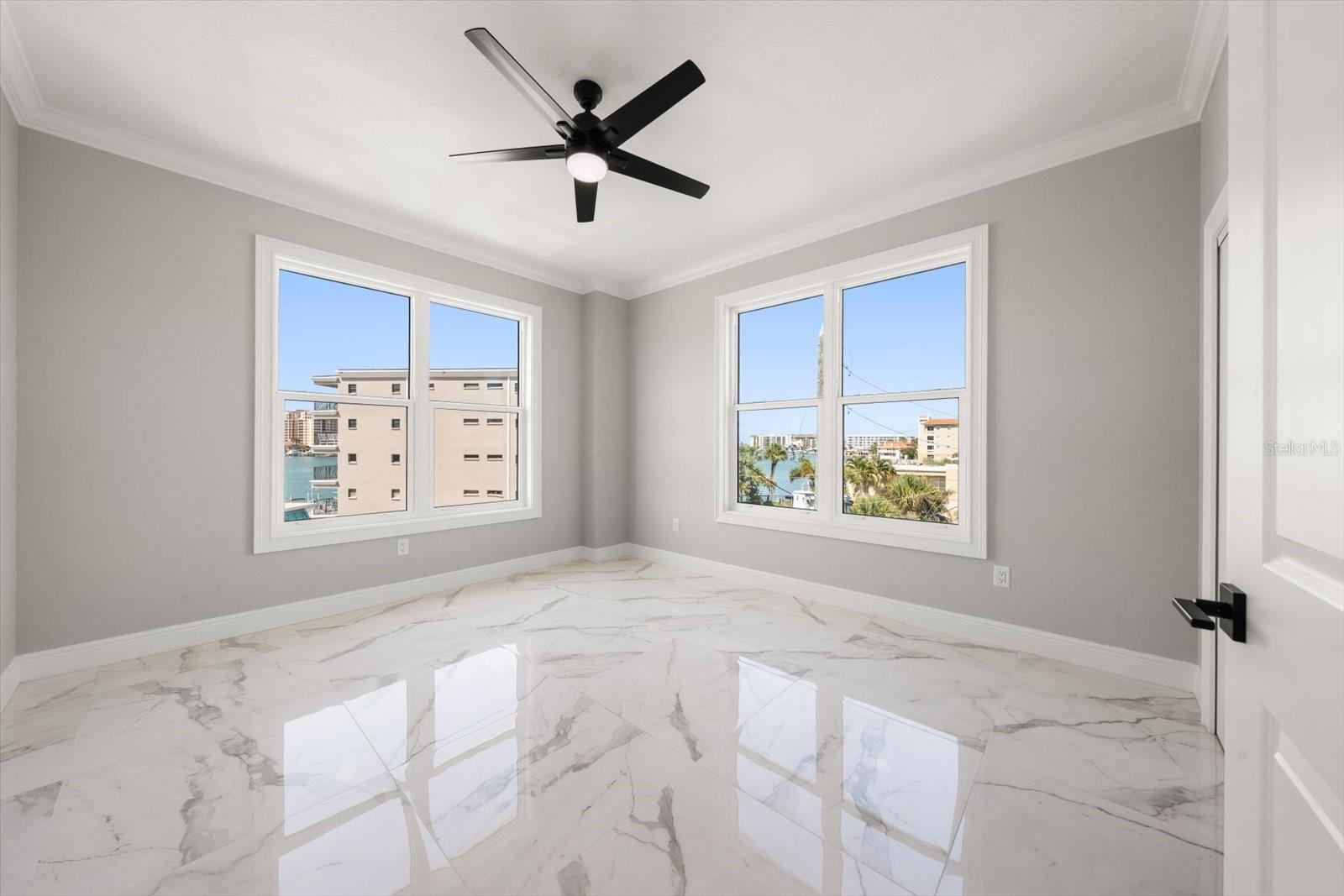 Image 18 of 42 For 211 Dolphin Point 303