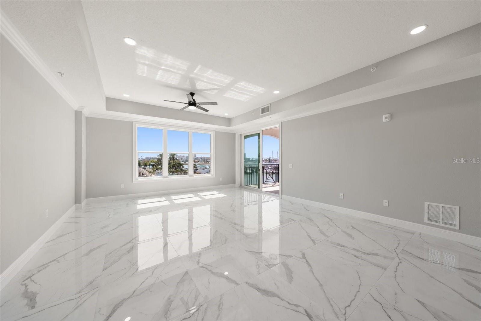 Image 26 of 42 For 211 Dolphin Point 303