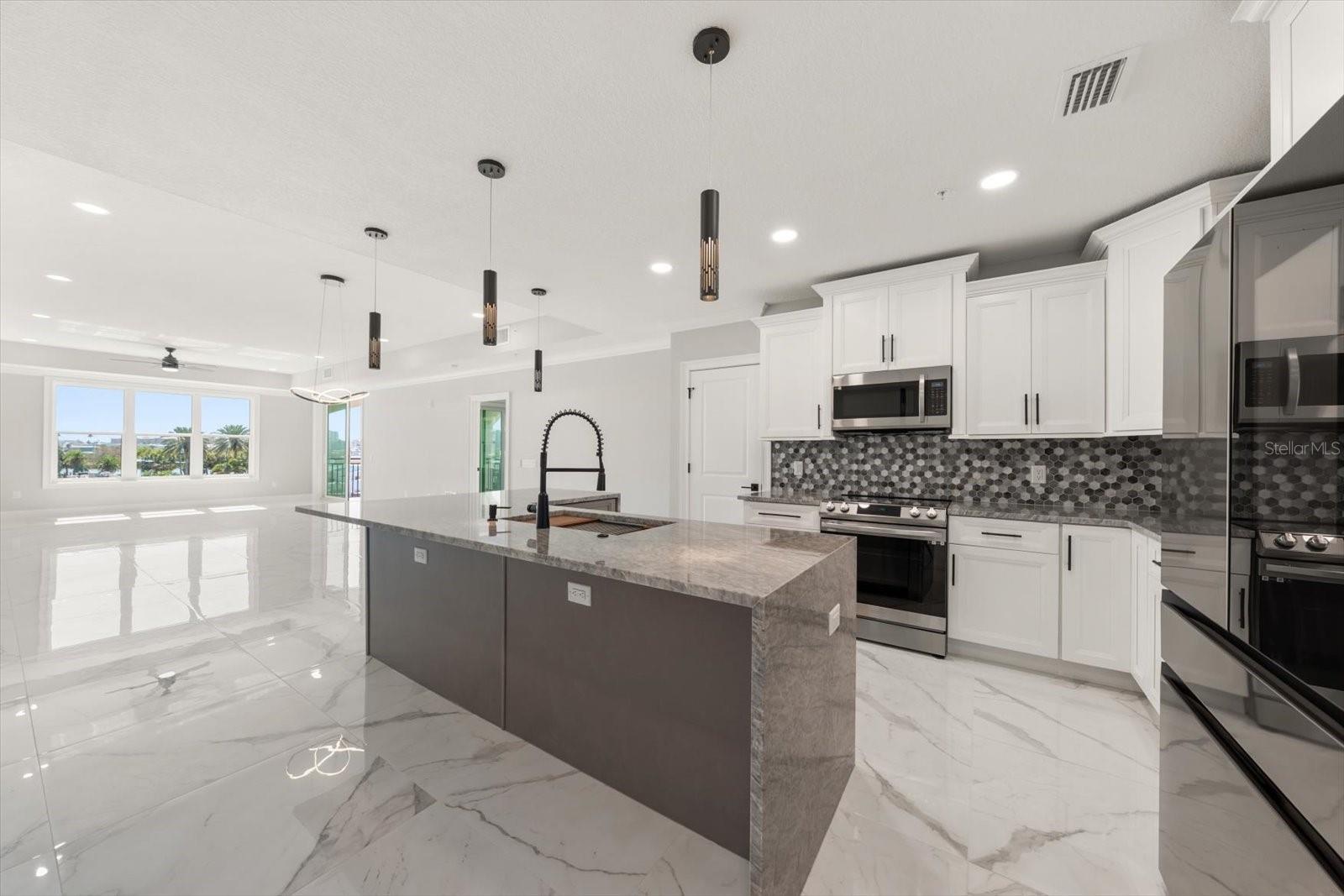 Image 3 of 42 For 211 Dolphin Point 303