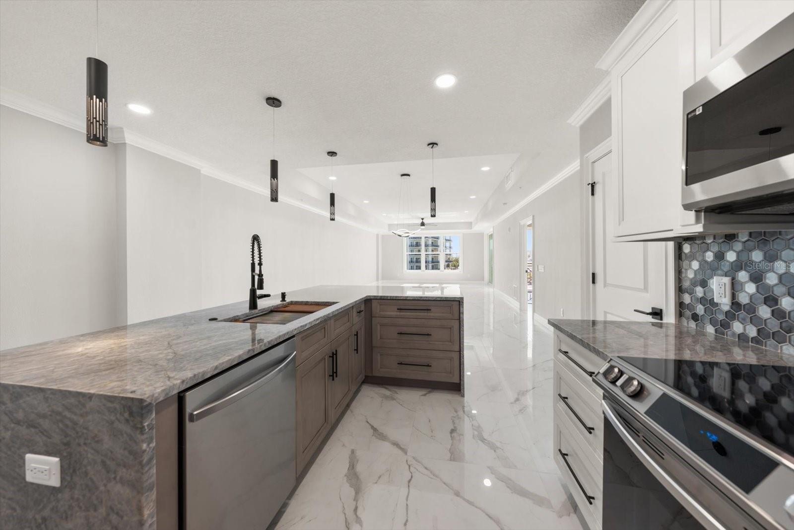 Image 5 of 42 For 211 Dolphin Point 303