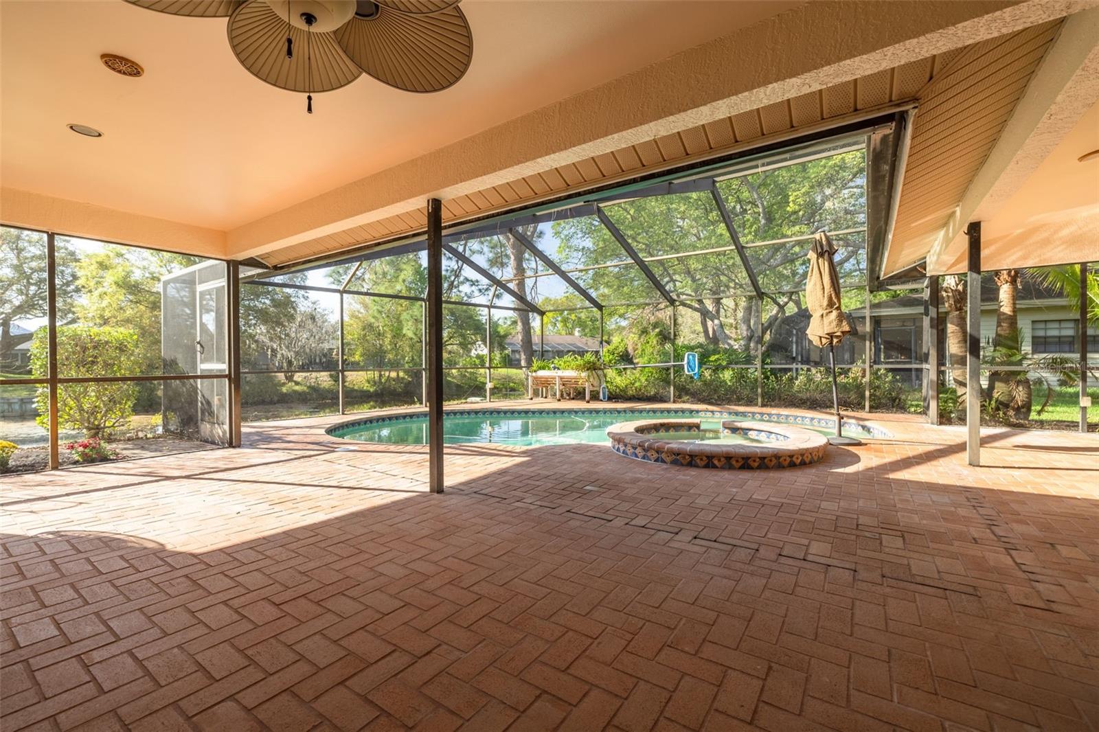 Image 13 of 37 For 470 Hickorynut Avenue