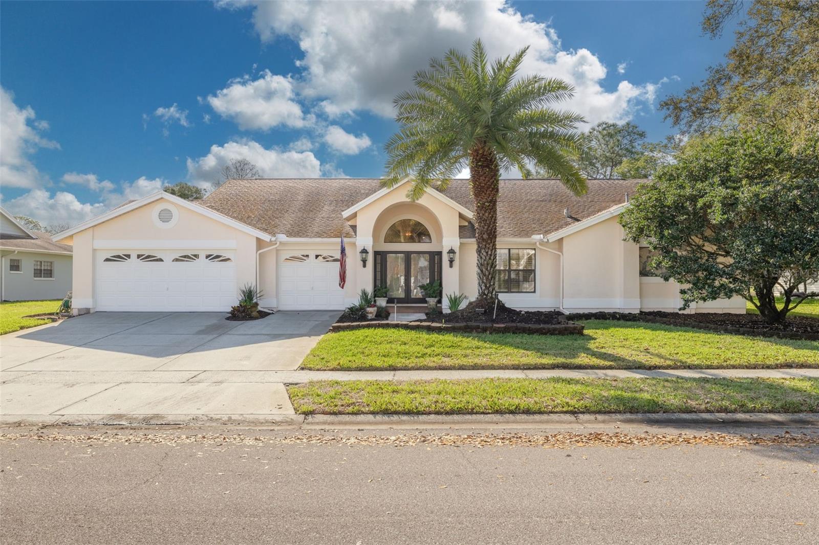 Image 18 of 37 For 470 Hickorynut Avenue