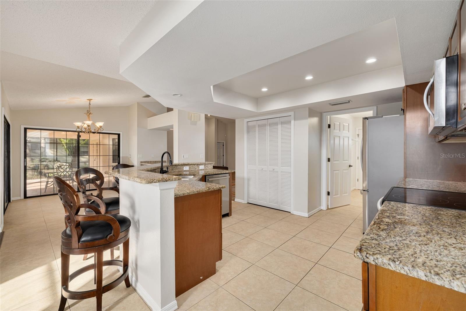 Image 20 of 37 For 470 Hickorynut Avenue