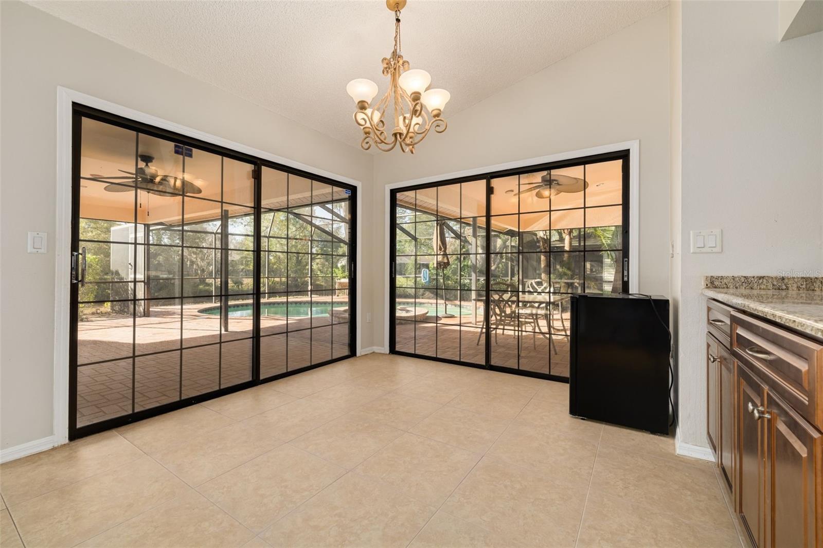 Image 21 of 37 For 470 Hickorynut Avenue