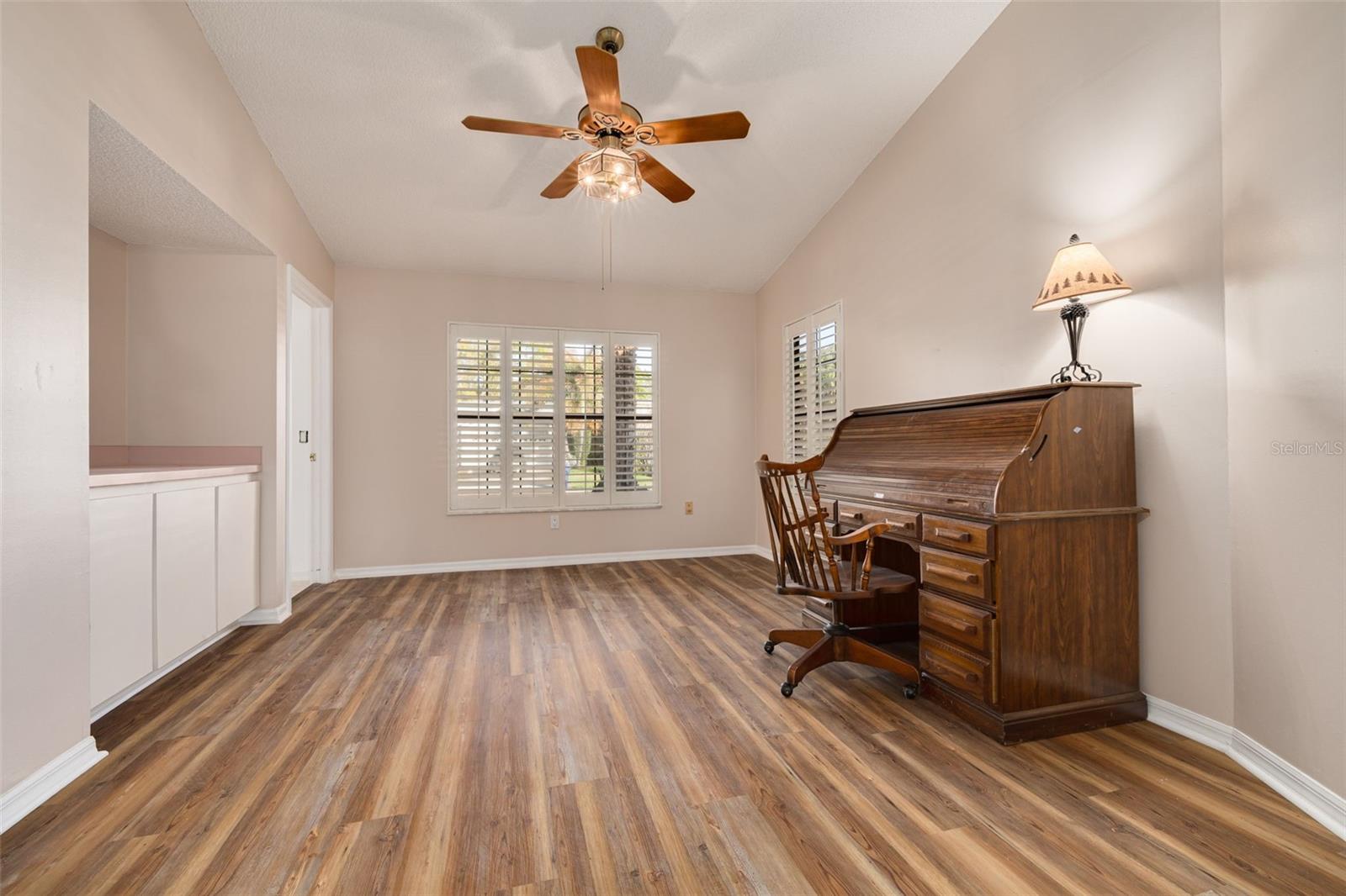 Image 26 of 37 For 470 Hickorynut Avenue