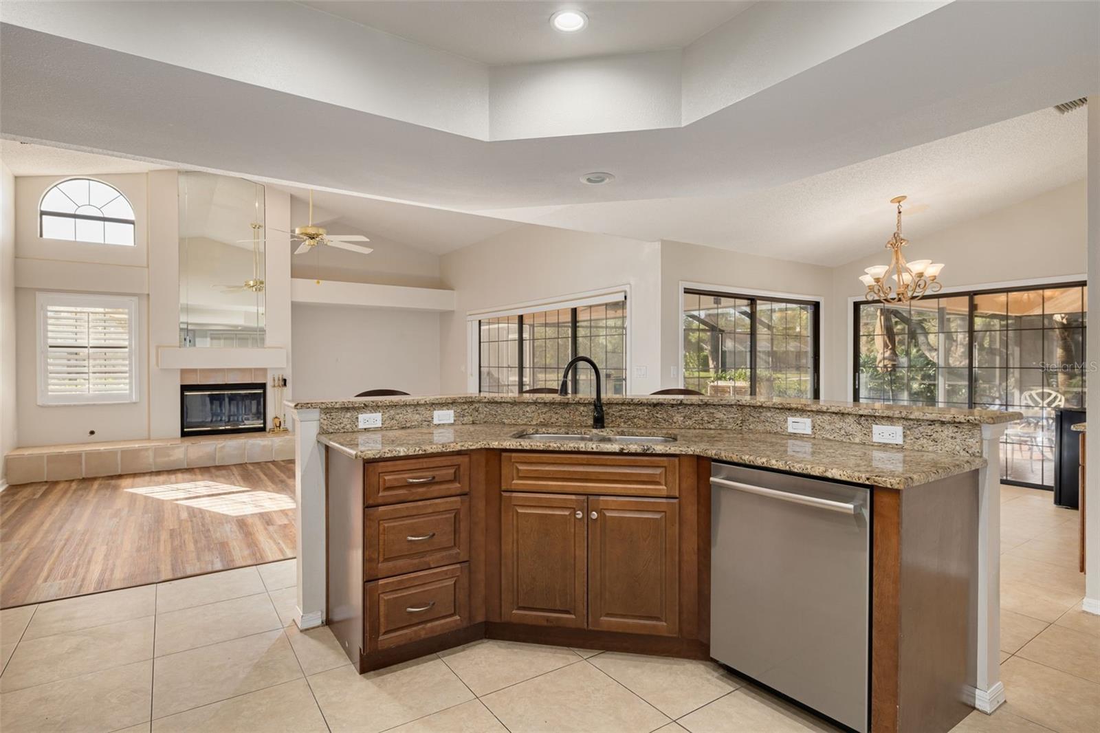 Image 8 of 37 For 470 Hickorynut Avenue