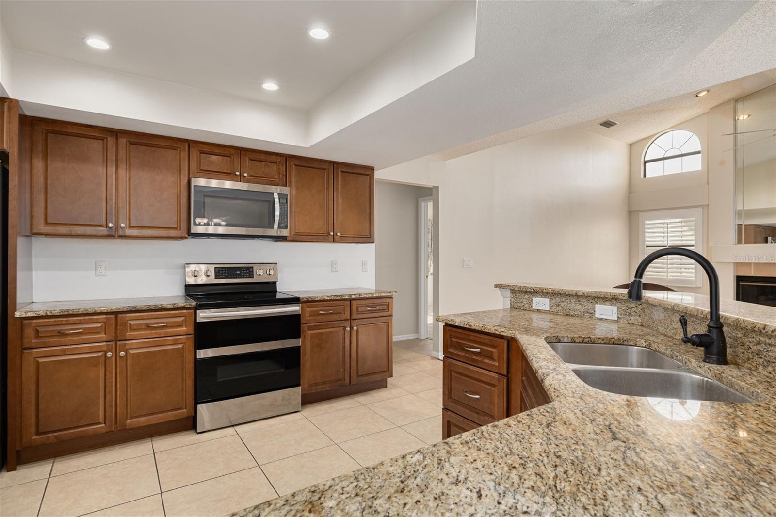 Image 9 of 37 For 470 Hickorynut Avenue