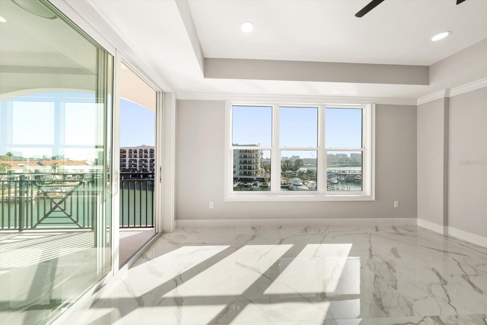 Listing photo id 8 for 211 Dolphin Point 401