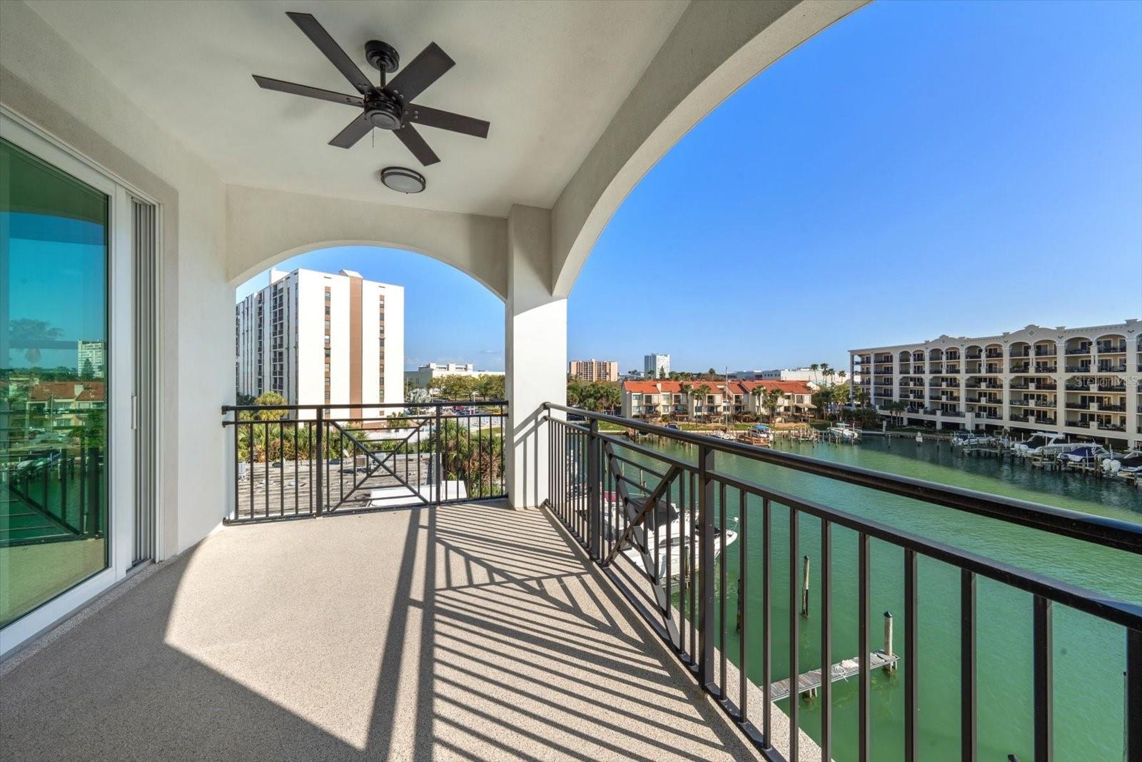 Listing photo id 9 for 211 Dolphin Point 401