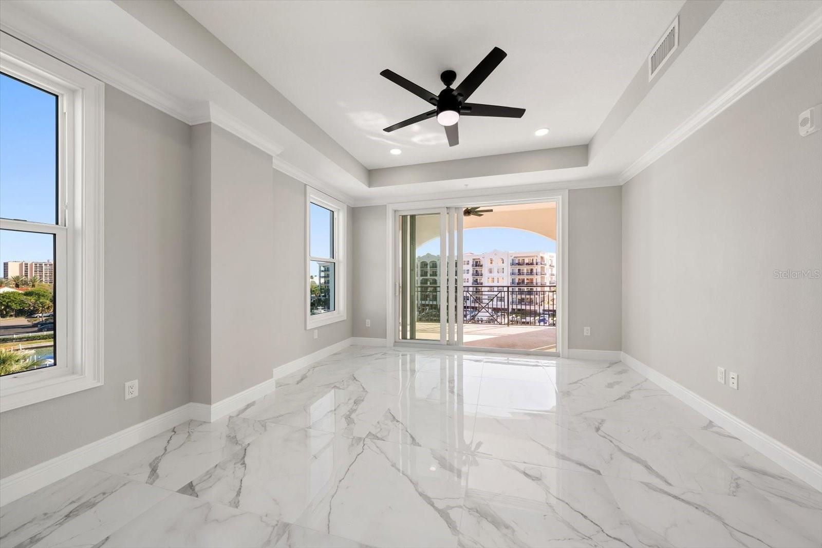 Listing photo id 10 for 211 Dolphin Point 401