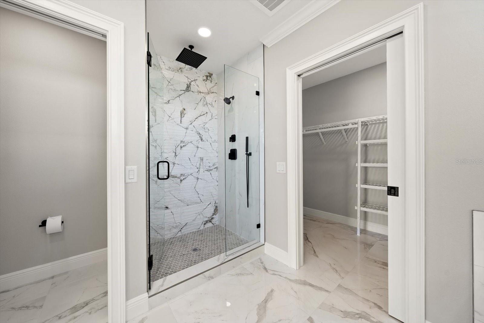 Listing photo id 11 for 211 Dolphin Point 401