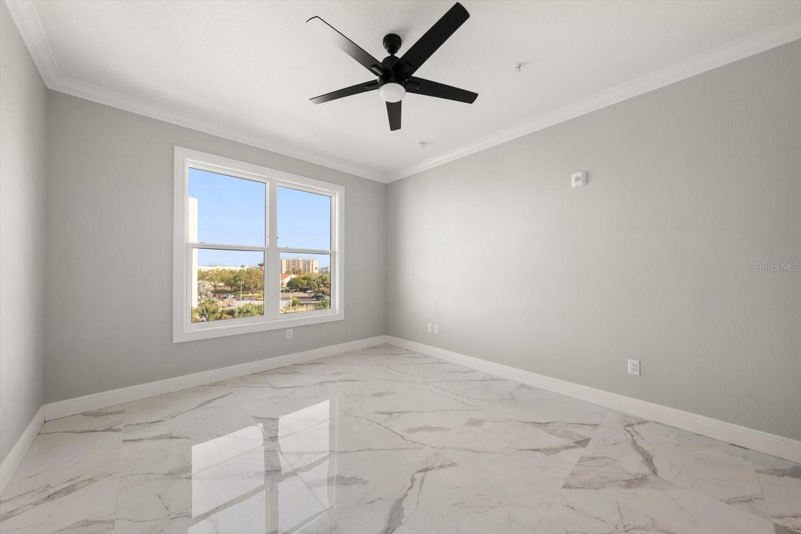 Listing photo id 14 for 211 Dolphin Point 401