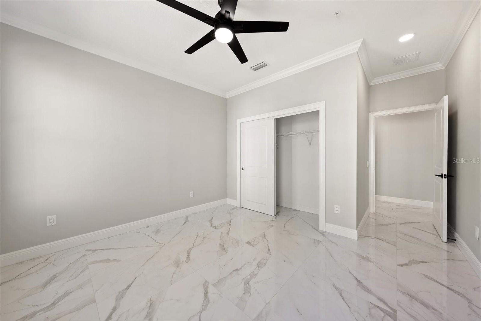 Listing photo id 17 for 211 Dolphin Point 401