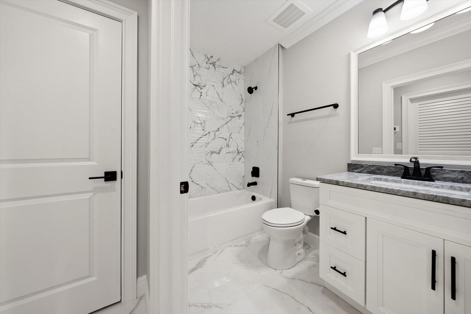 Listing photo id 18 for 211 Dolphin Point 401