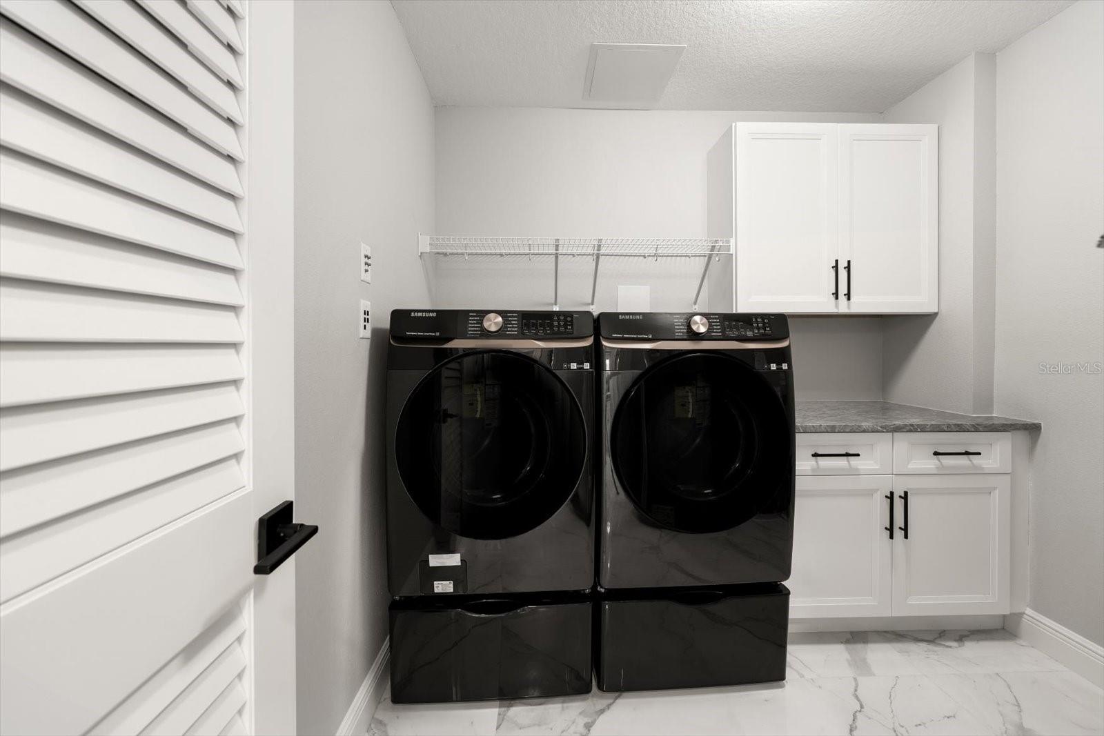 Listing photo id 20 for 211 Dolphin Point 401