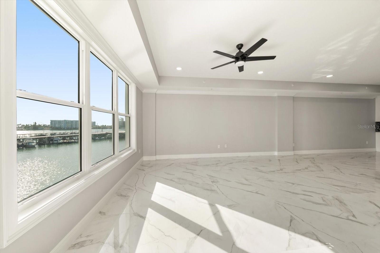 Listing photo id 22 for 211 Dolphin Point 401