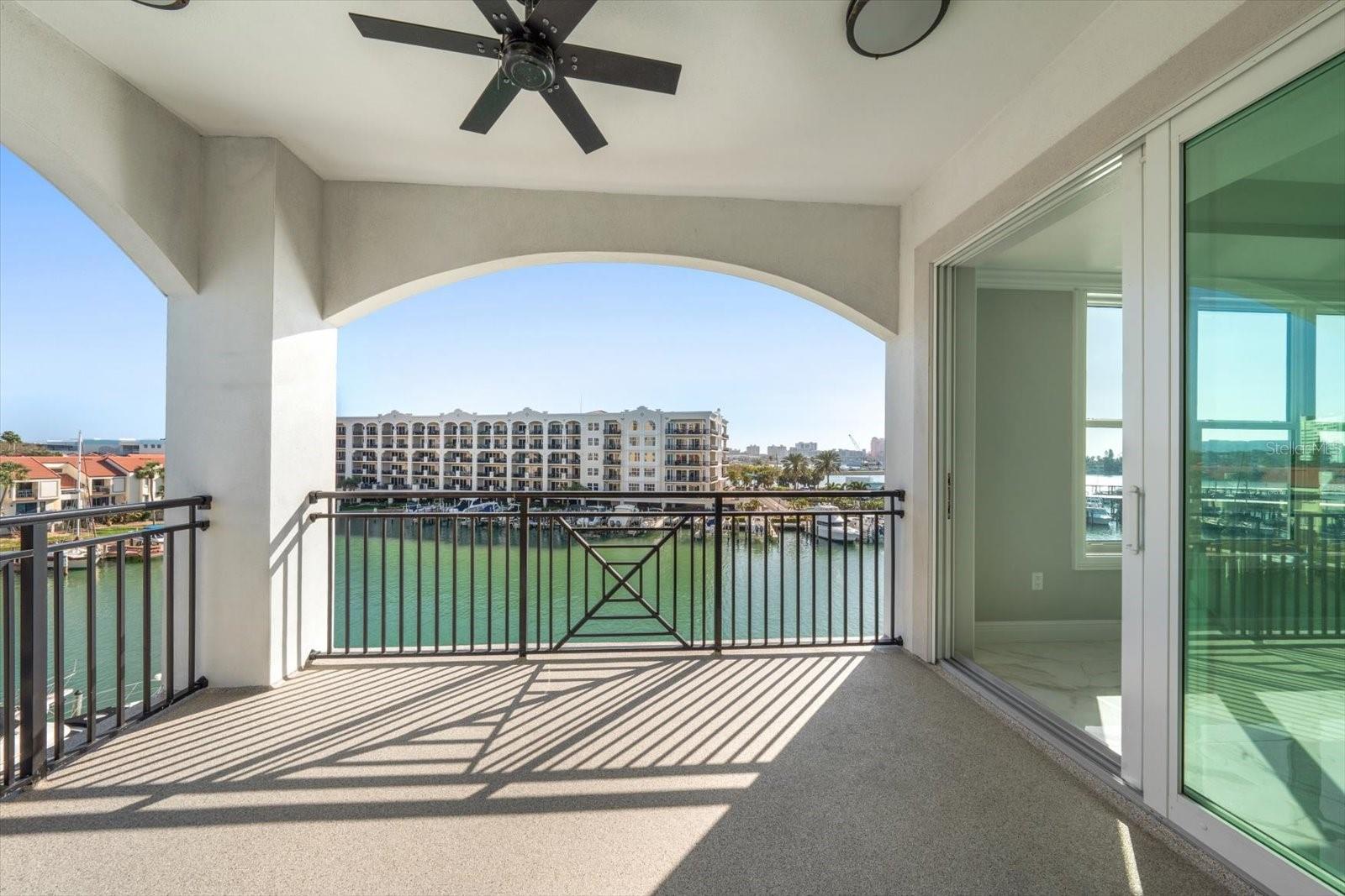 Listing photo id 1 for 211 Dolphin Point 401
