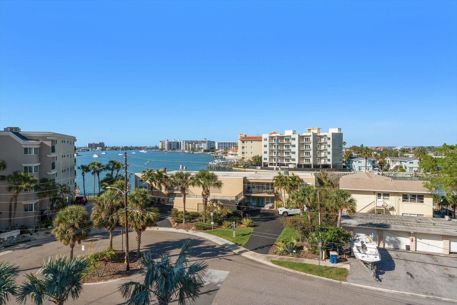 Listing photo id 29 for 211 Dolphin Point 401