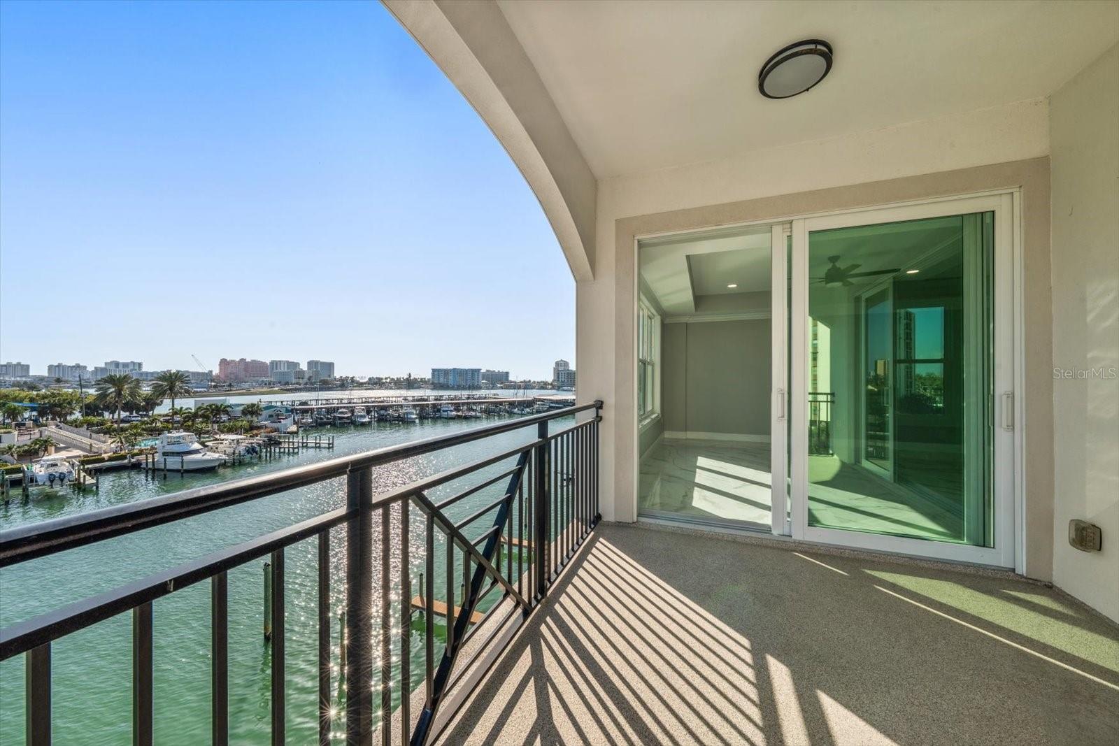 Listing photo id 2 for 211 Dolphin Point 401