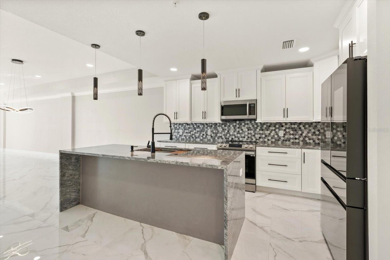 Listing photo id 3 for 211 Dolphin Point 401