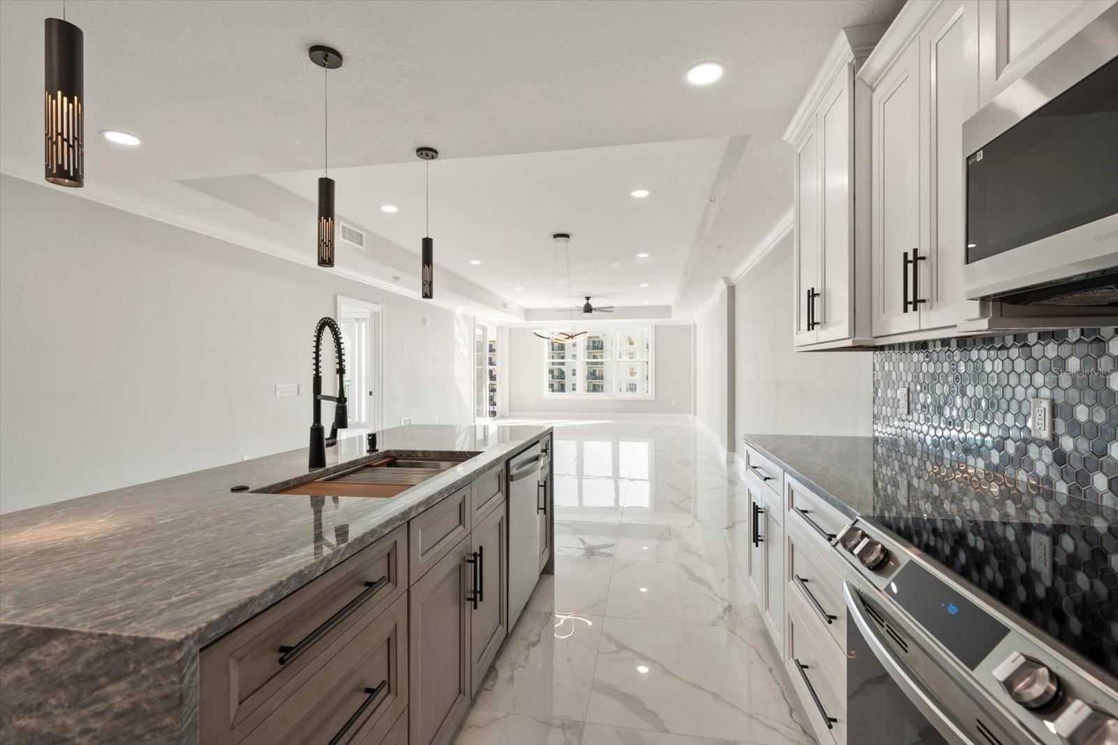 Listing photo id 4 for 211 Dolphin Point 401