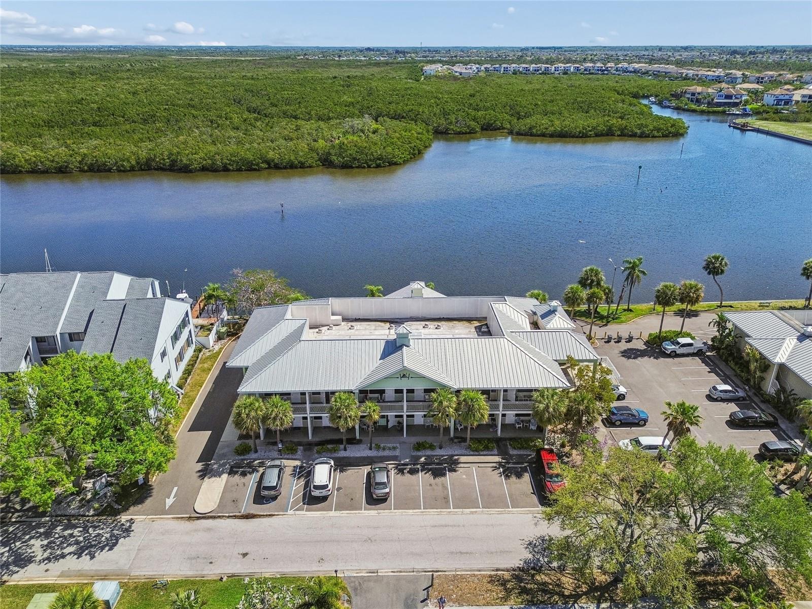 Image 17 of 52 For 611 Destiny Drive 308