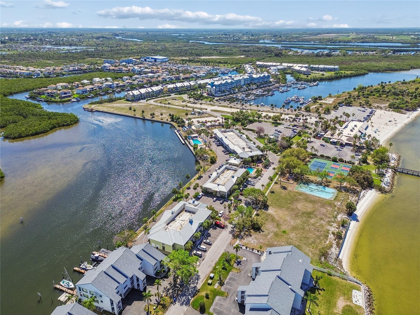 Image 21 of 52 For 611 Destiny Drive 308