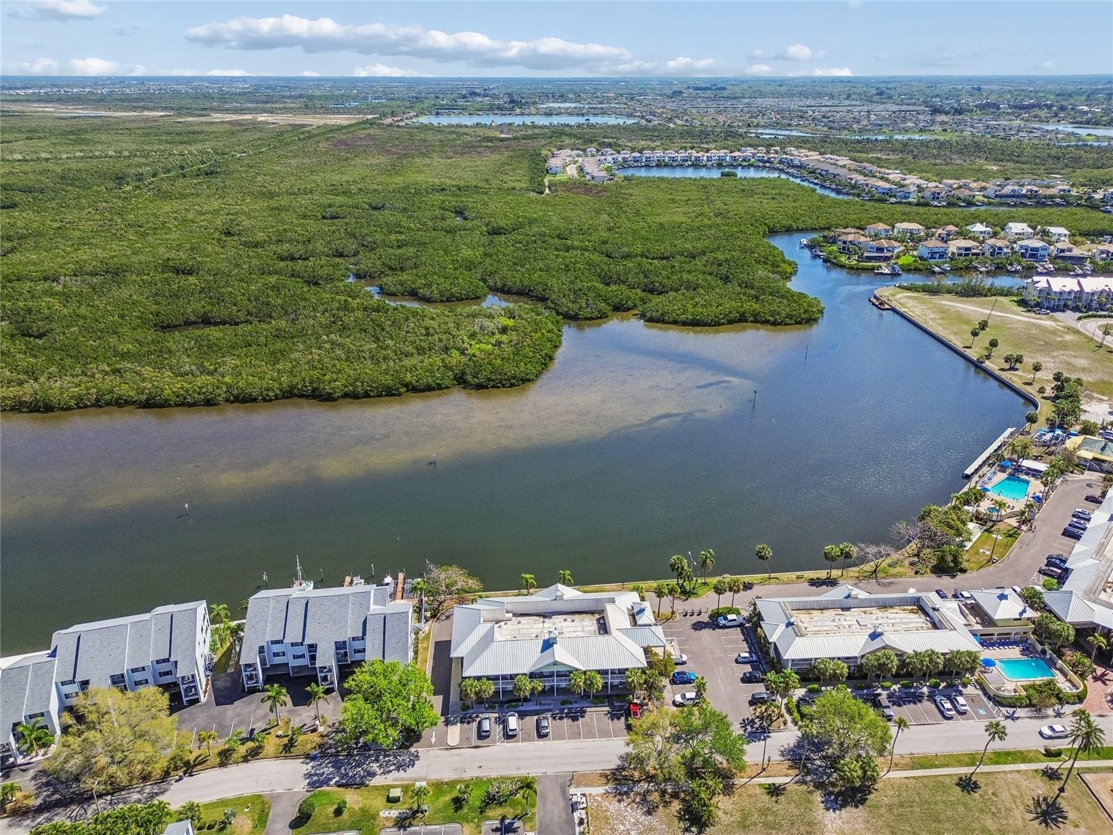 Image 22 of 52 For 611 Destiny Drive 308