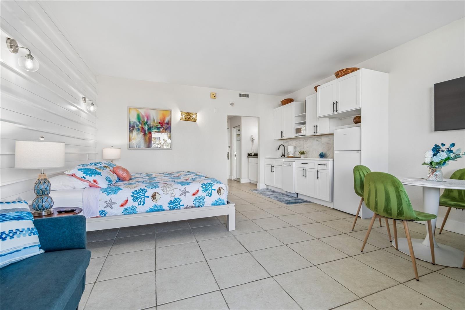 Image 4 of 52 For 611 Destiny Drive 308