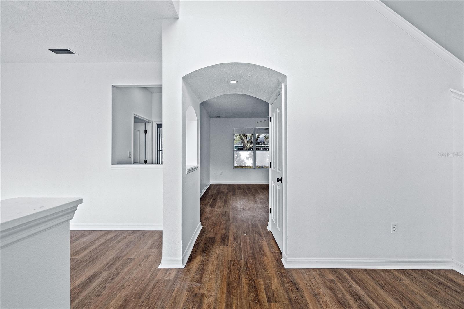 Listing photo id 10 for 8212 Cypress Breeze Way