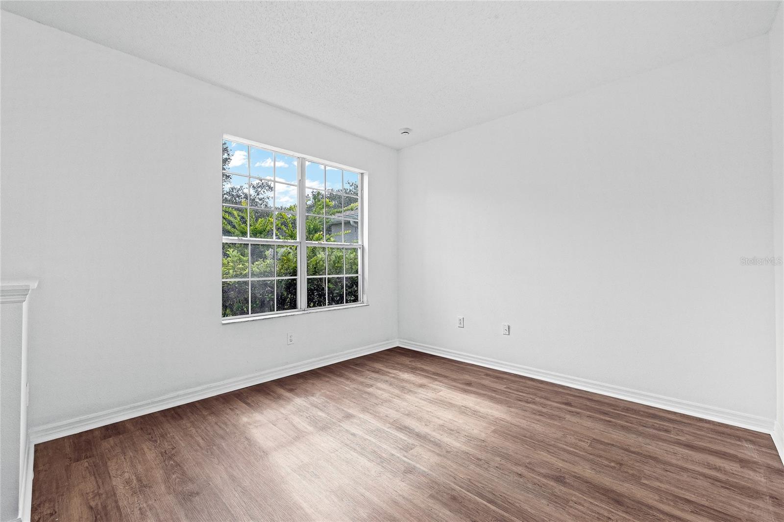 Listing photo id 11 for 8212 Cypress Breeze Way