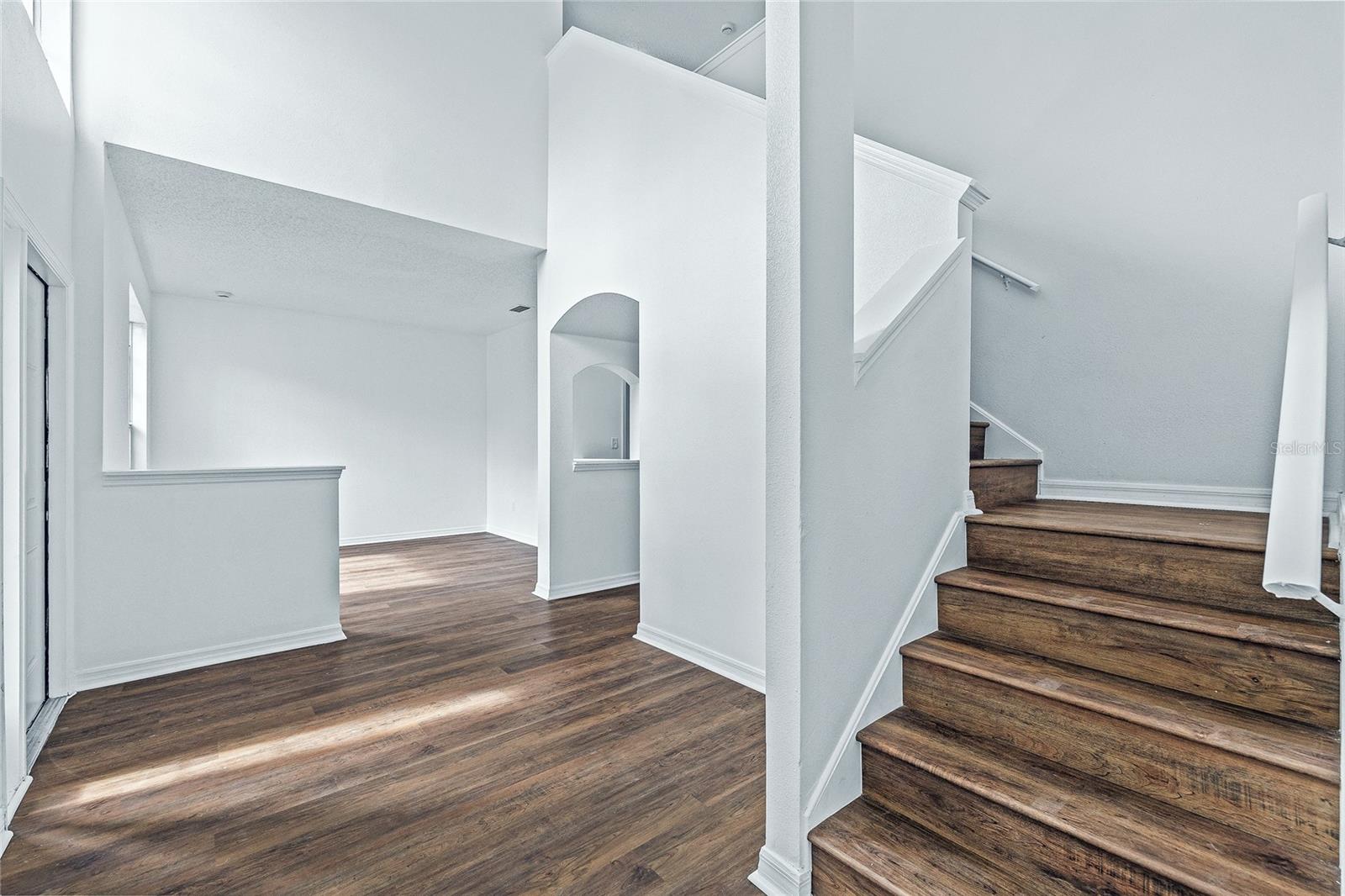 Listing photo id 13 for 8212 Cypress Breeze Way