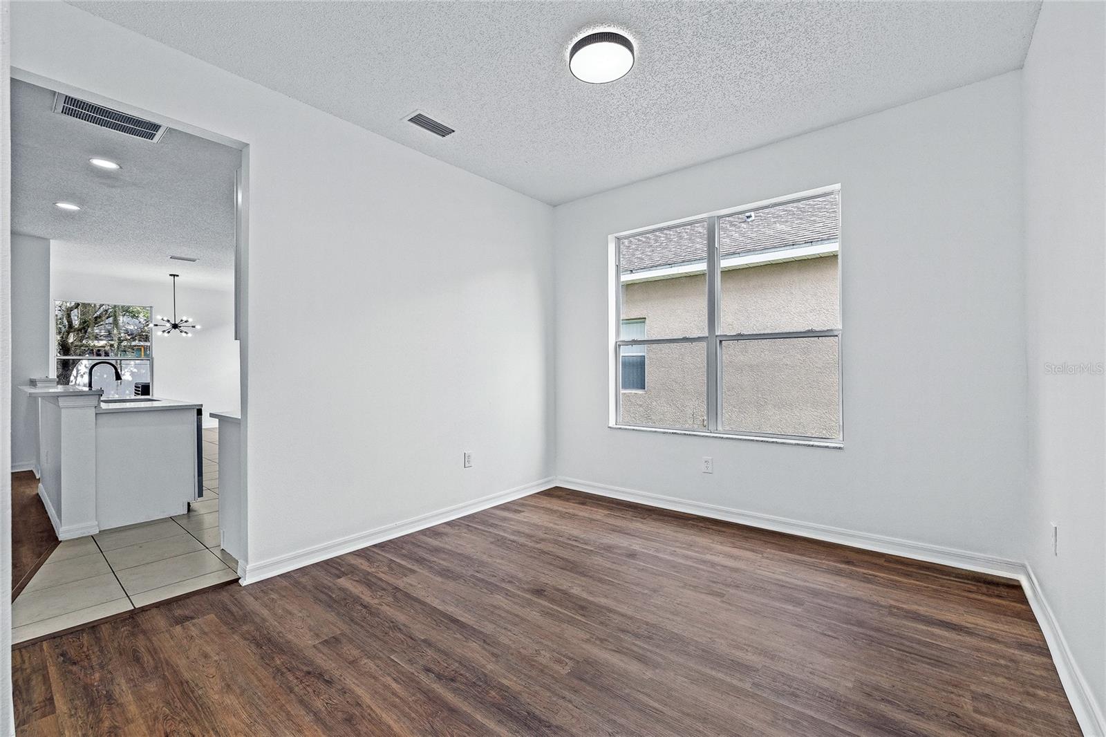 Listing photo id 14 for 8212 Cypress Breeze Way